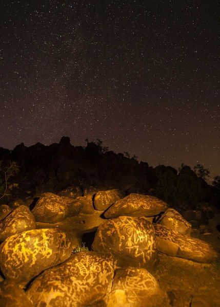 Arizona, Painted Rocks Rocks with petroglyphs